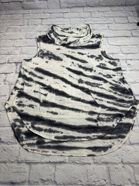 Tie-Dye Sleeveless Funnel Neck Tank Top - Black & White